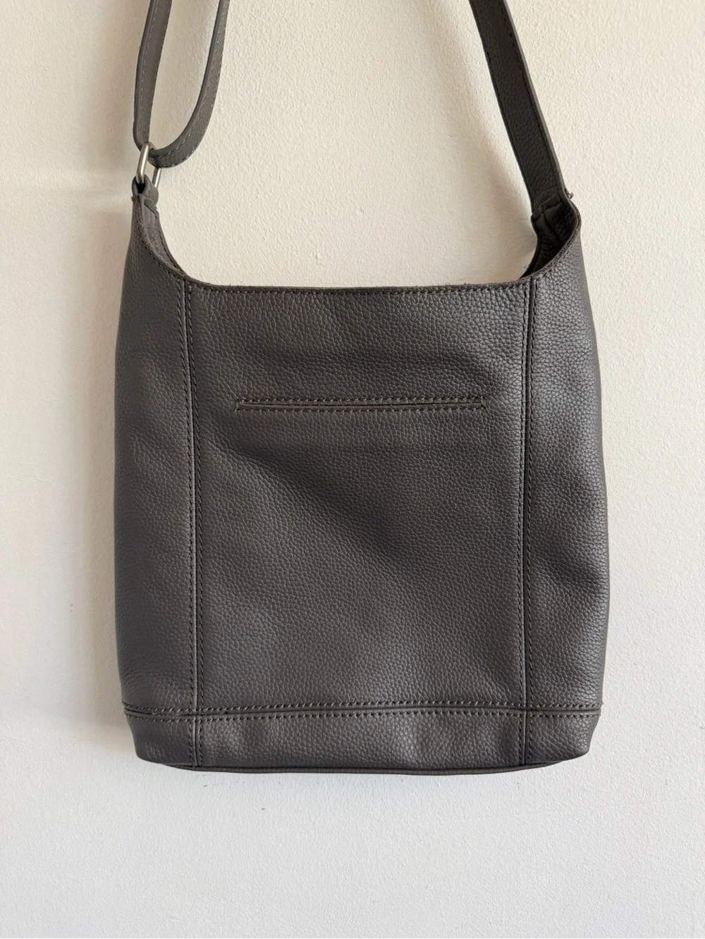 The Sak Men's Leather Messenger Bag in Charcoal Gray